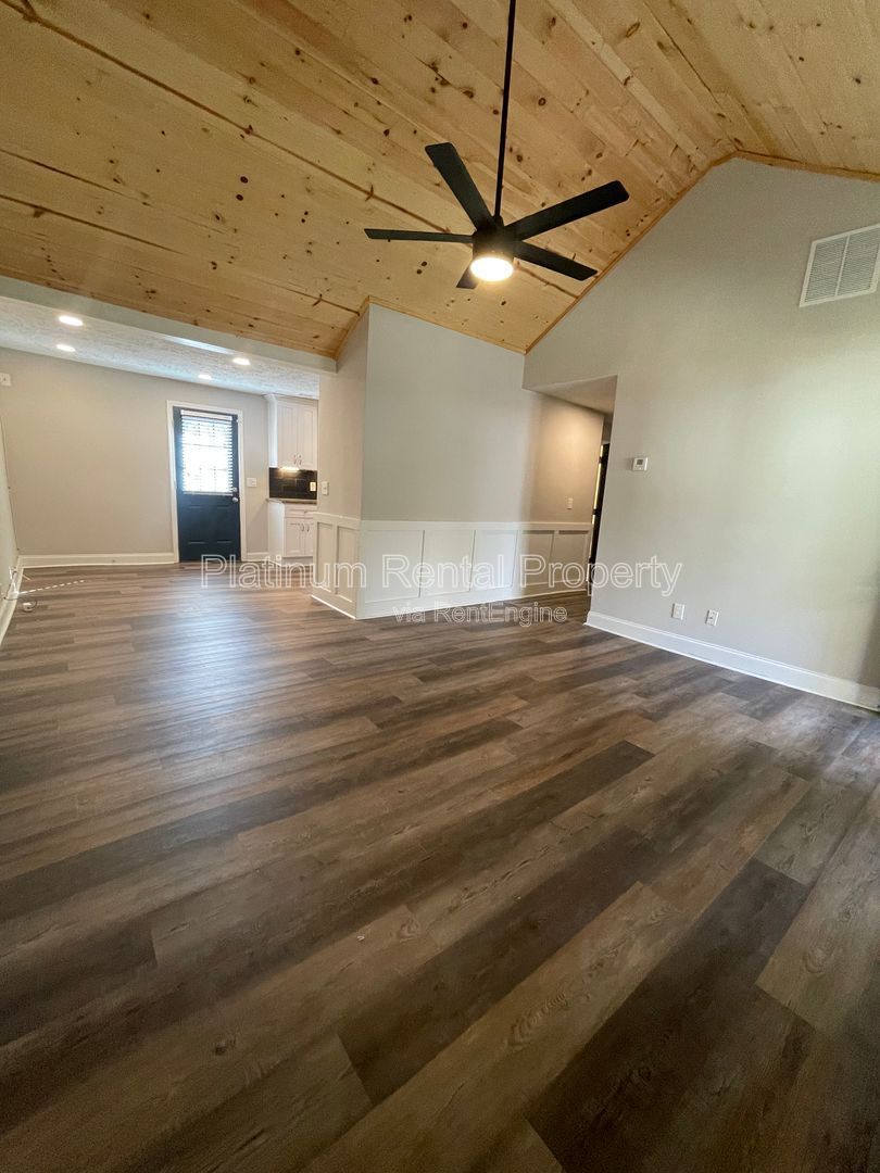 Charming, updated 3-bedroom home in the heart of Hoschton by Platinum Property Management Services, Inc. property image