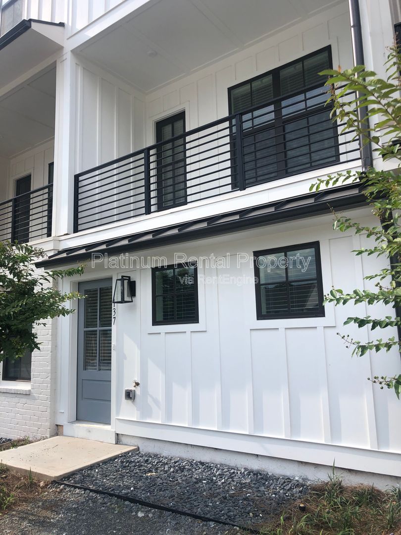 Spotless Buckhead Townhome For Rent, 2 Bedroom, 2 Bath by Platinum Property Management Services, Inc property image