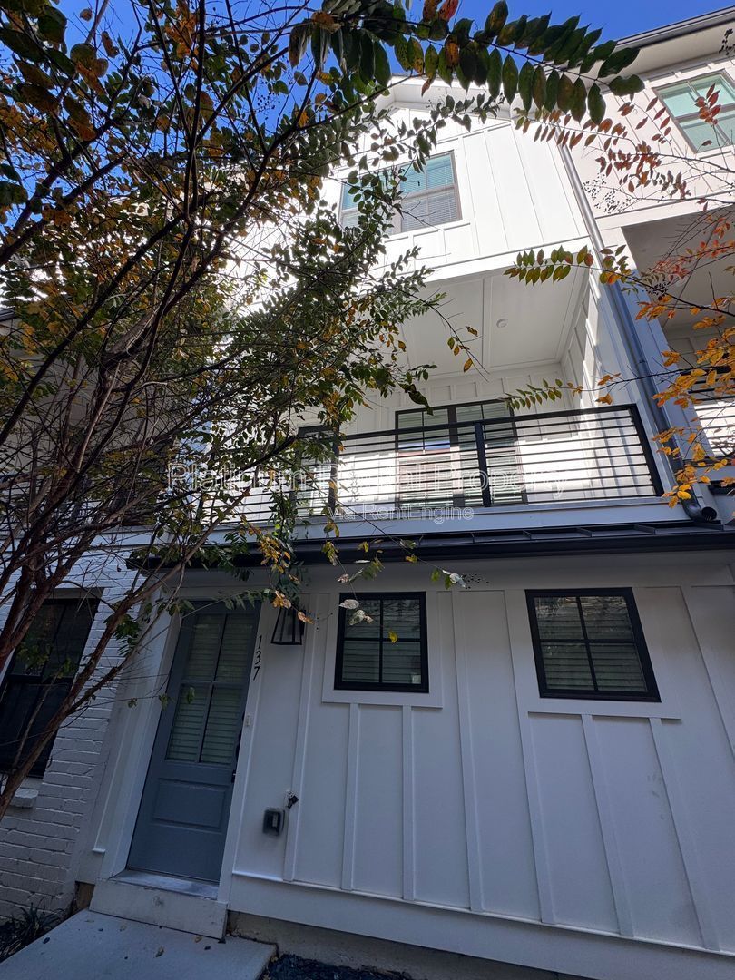 Spotless Buckhead Townhome For Rent, 2 Bedroom, 2 Bath by Platinum Property Management Services, Inc property image