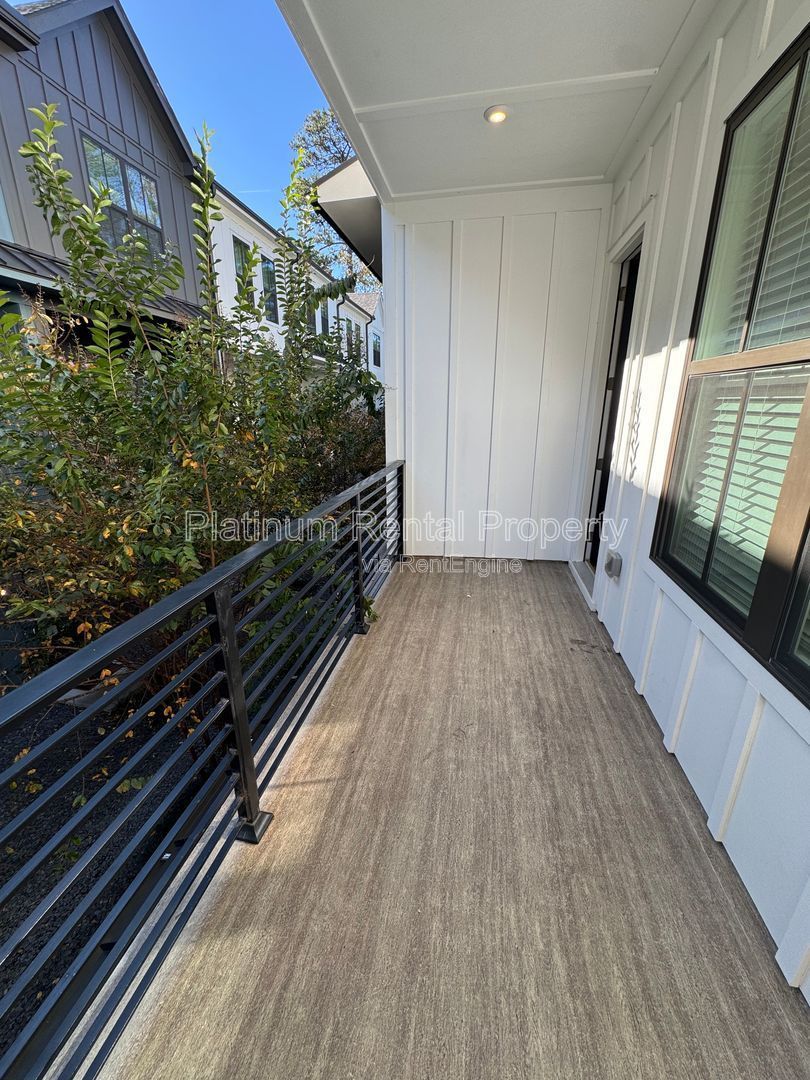 Spotless Buckhead Townhome For Rent, 2 Bedroom, 2 Bath by Platinum Property Management Services, Inc property image