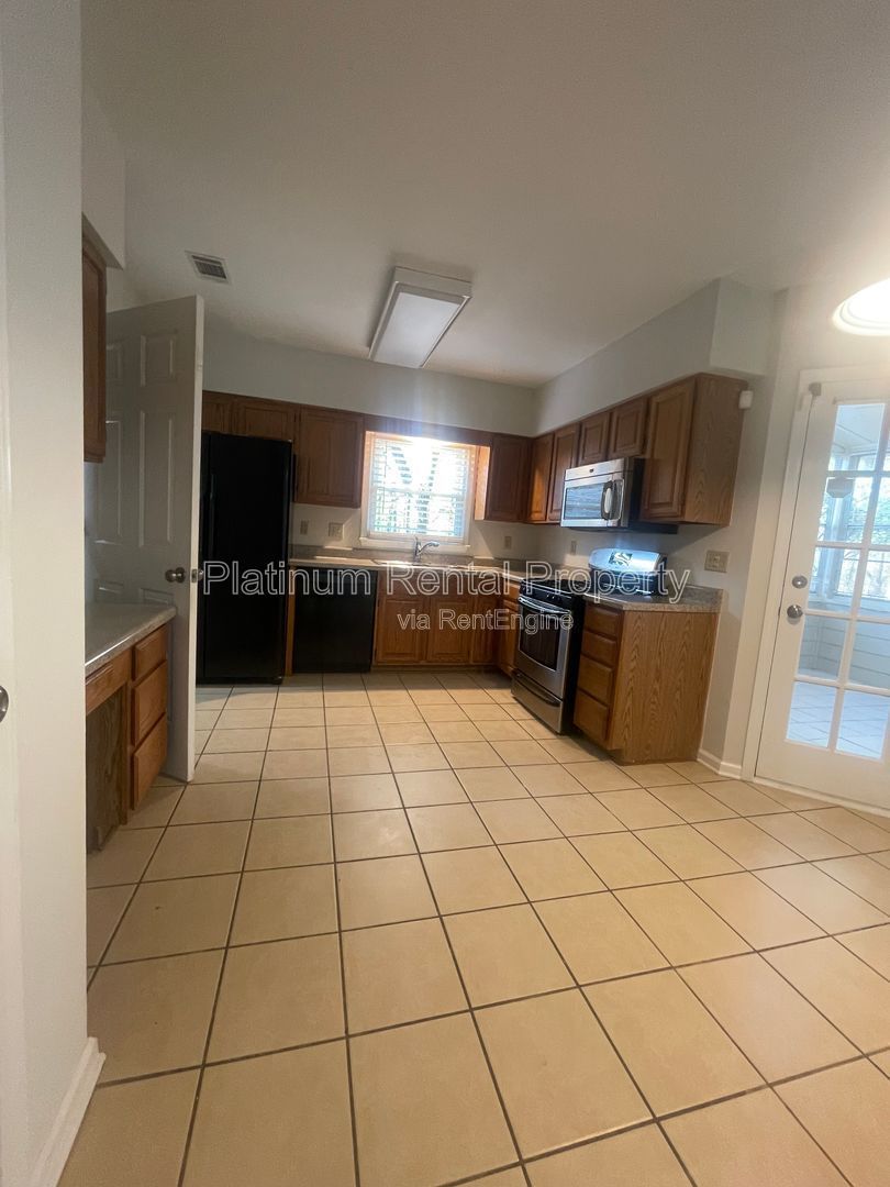 Location, location, location!  Gorgeous 3 bedroom home in desirable Roswell community by Platinum Property Management Services, Inc. property image