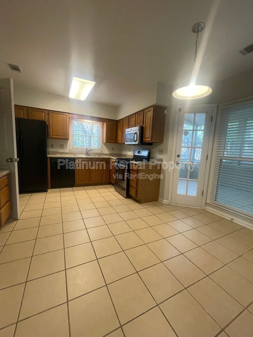 Location, location, location!  Gorgeous 3 bedroom home in desirable Roswell community by Platinum Property Management Services, Inc. property image