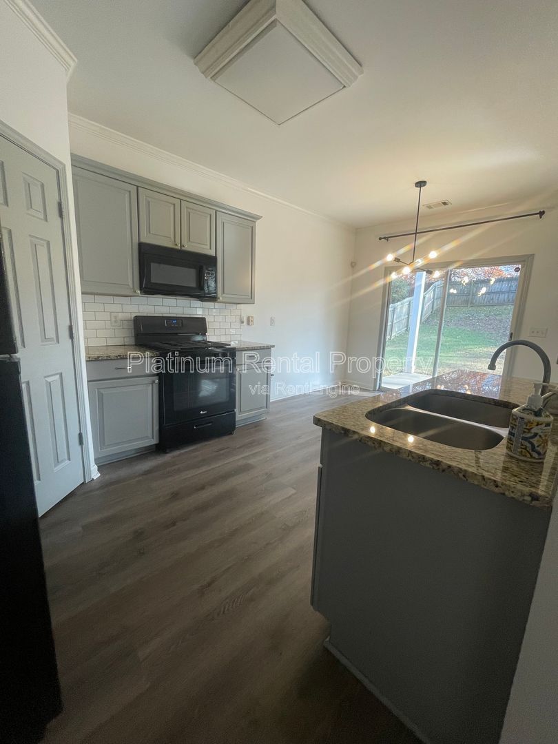 Wonderful 3 bedroom townhome in an unbeatable Cumming location by Platinum Property Management Services, Inc. property image