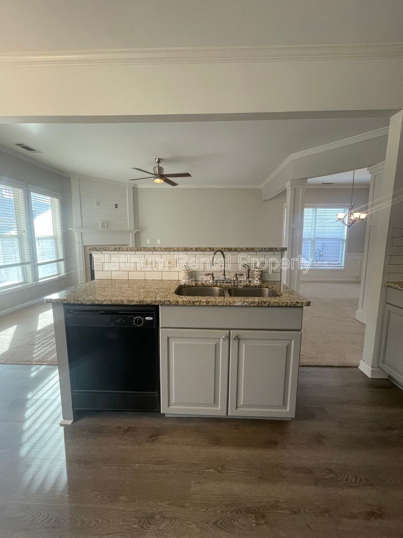 Wonderful 3 bedroom townhome in an unbeatable Cumming location by Platinum Property Management Services, Inc. property image