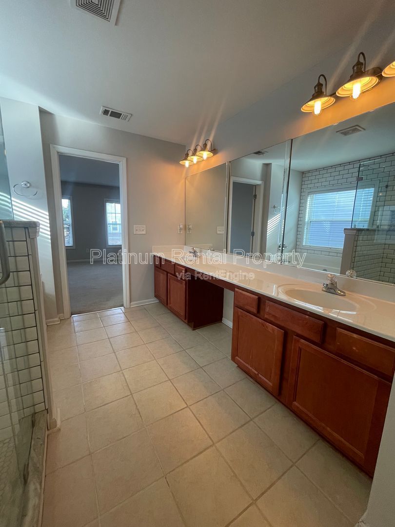 Wonderful 3 bedroom townhome in an unbeatable Cumming location by Platinum Property Management Services, Inc. property image