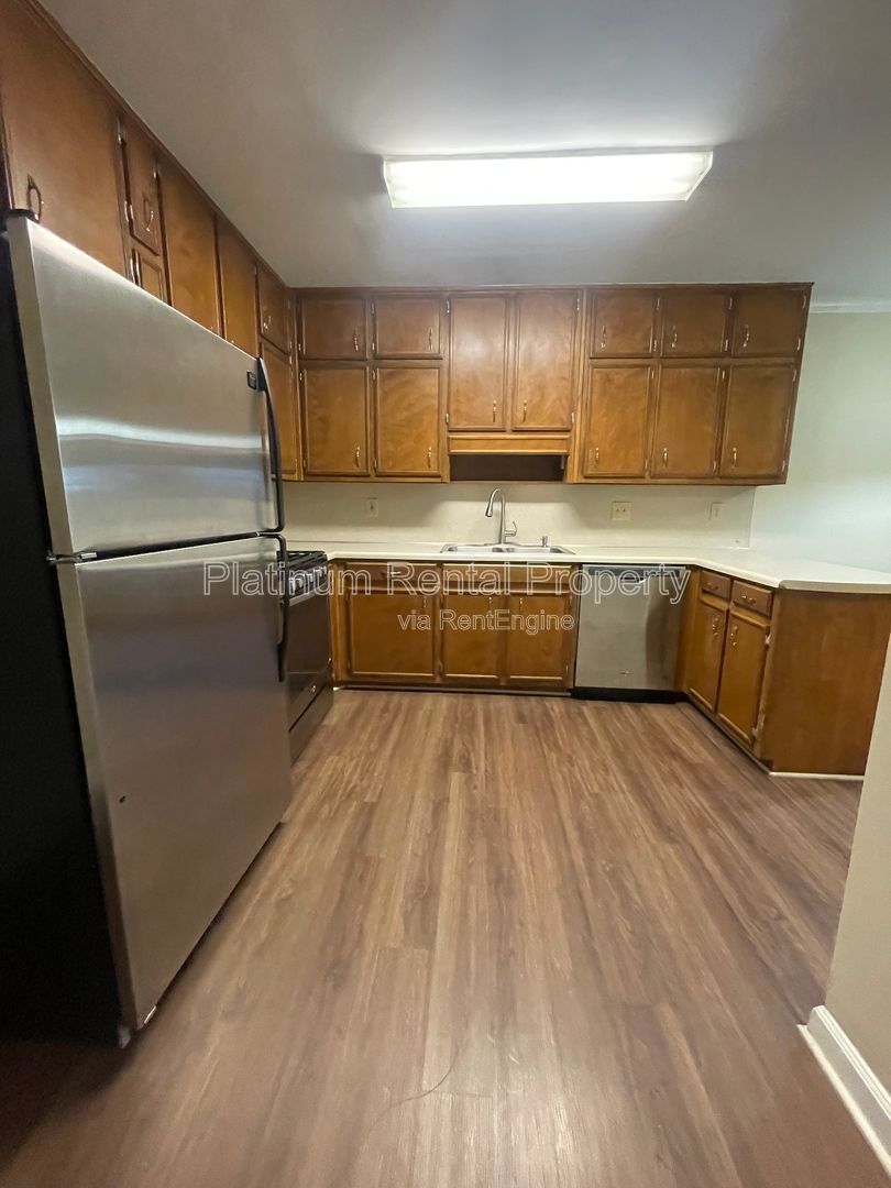 Location, Location, Location! This beautiful and well maintained three-bedroom townhome in convenient Peachtree Corners location is brought to you by Platinum Property Management Services, Inc. property image