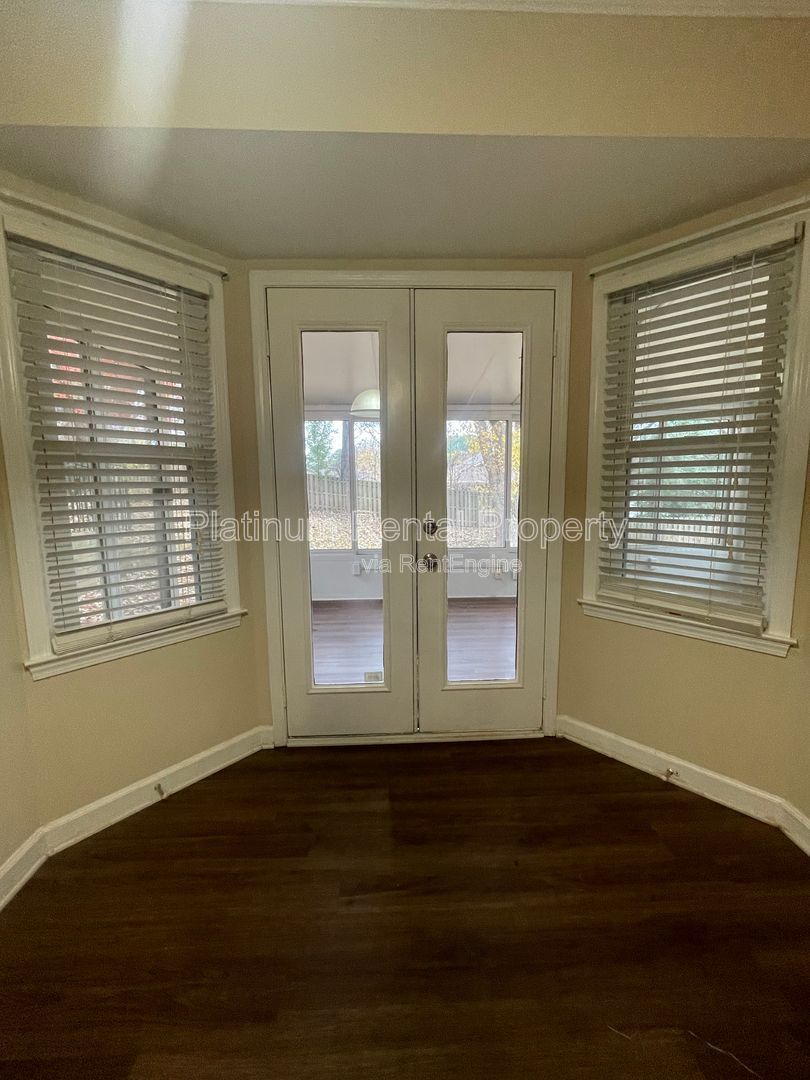 Location, Location, Location! This beautiful and well maintained three-bedroom townhome in convenient Peachtree Corners location is brought to you by Platinum Property Management Services, Inc. property image