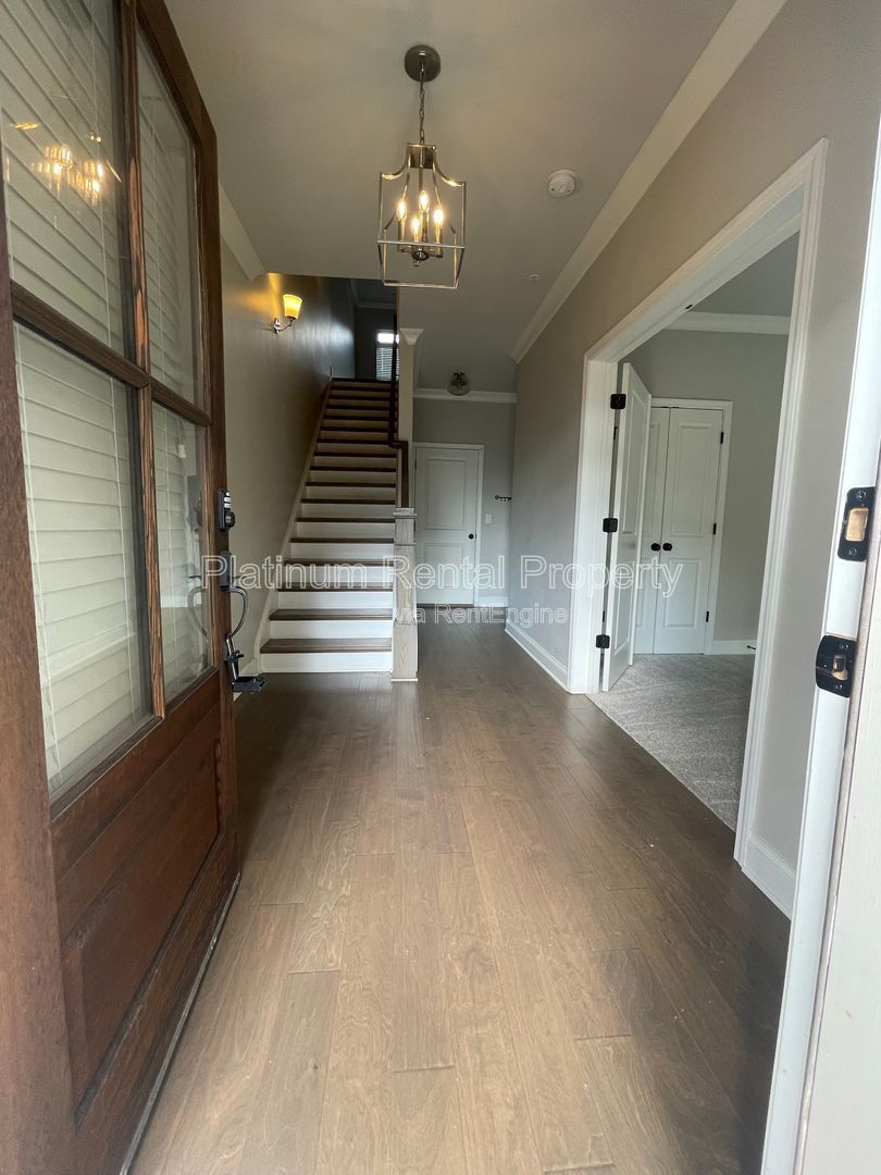 Fabulous, three-bedroom townhome in prime Smyrna/Vinings location by Platinum Property Management Services, Inc. property image