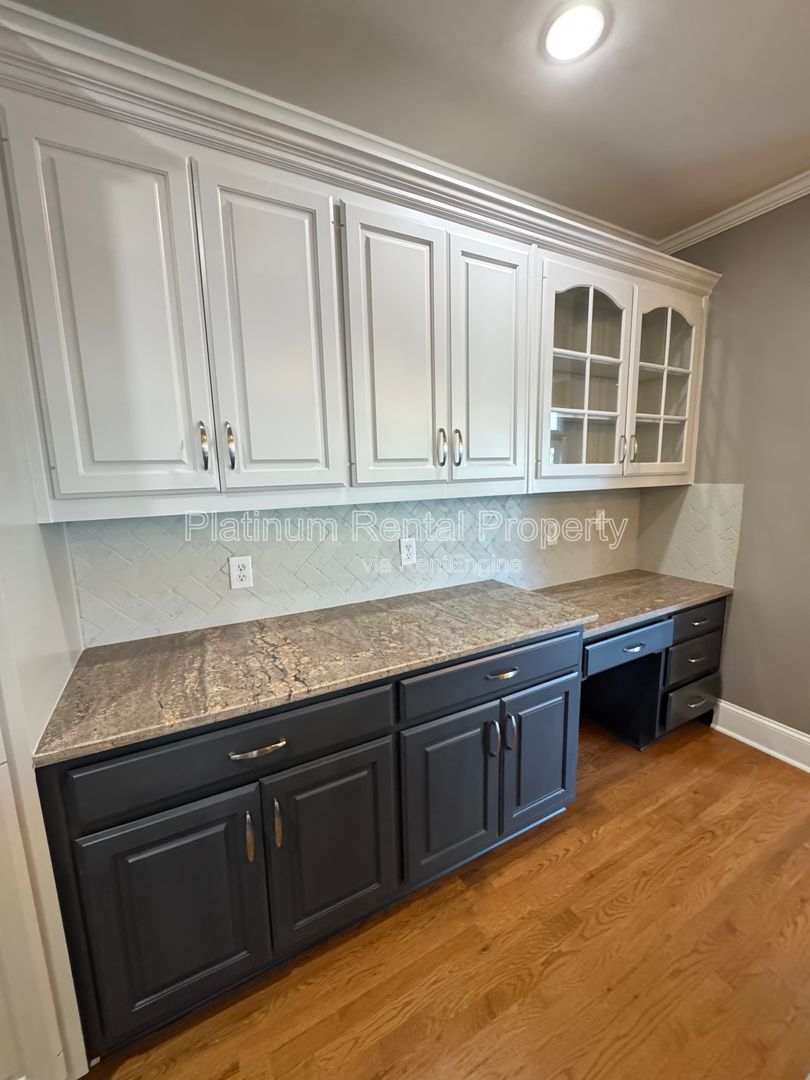 Exquisite 6 Bedroom home in Alpharetta / Roswell for rent by Platinum Property Management Services, Inc. property image