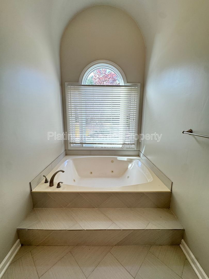 Exquisite 6 Bedroom home in Alpharetta / Roswell for rent by Platinum Property Management Services, Inc. property image