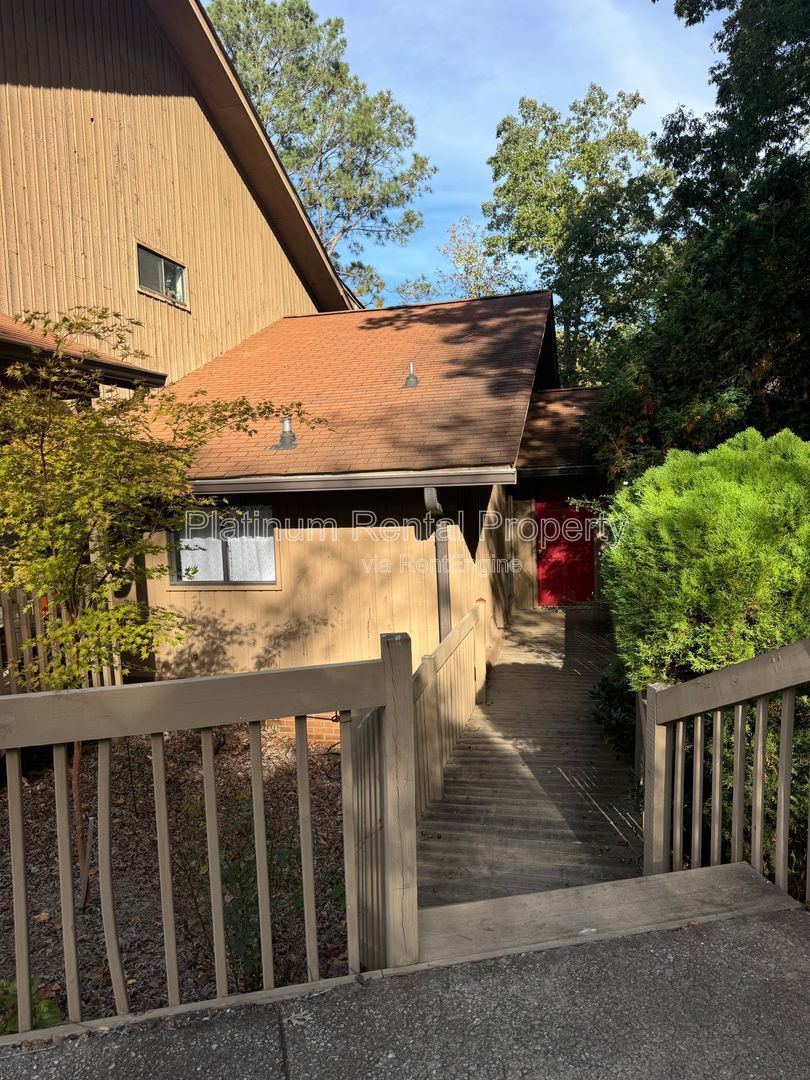 Amazing 1 Bedroom END Unit Townhome on Lake Lanier in Buford by Platinum Property Management Services, Inc. property image