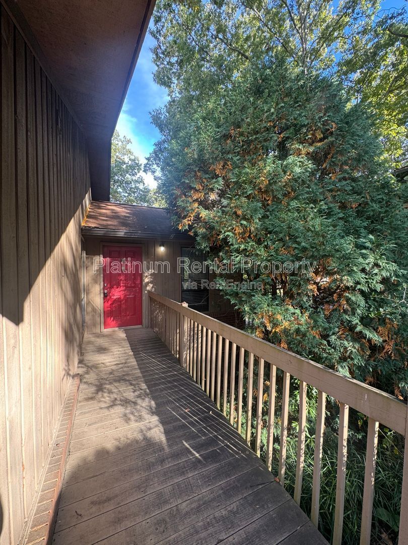 Amazing 1 Bedroom END Unit Townhome on Lake Lanier in Buford by Platinum Property Management Services, Inc. property image