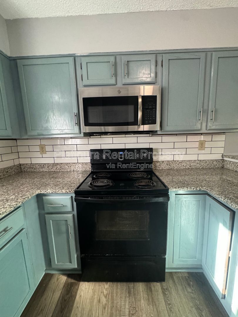 Amazing 1 Bedroom END Unit Townhome on Lake Lanier in Buford by Platinum Property Management Services, Inc. property image