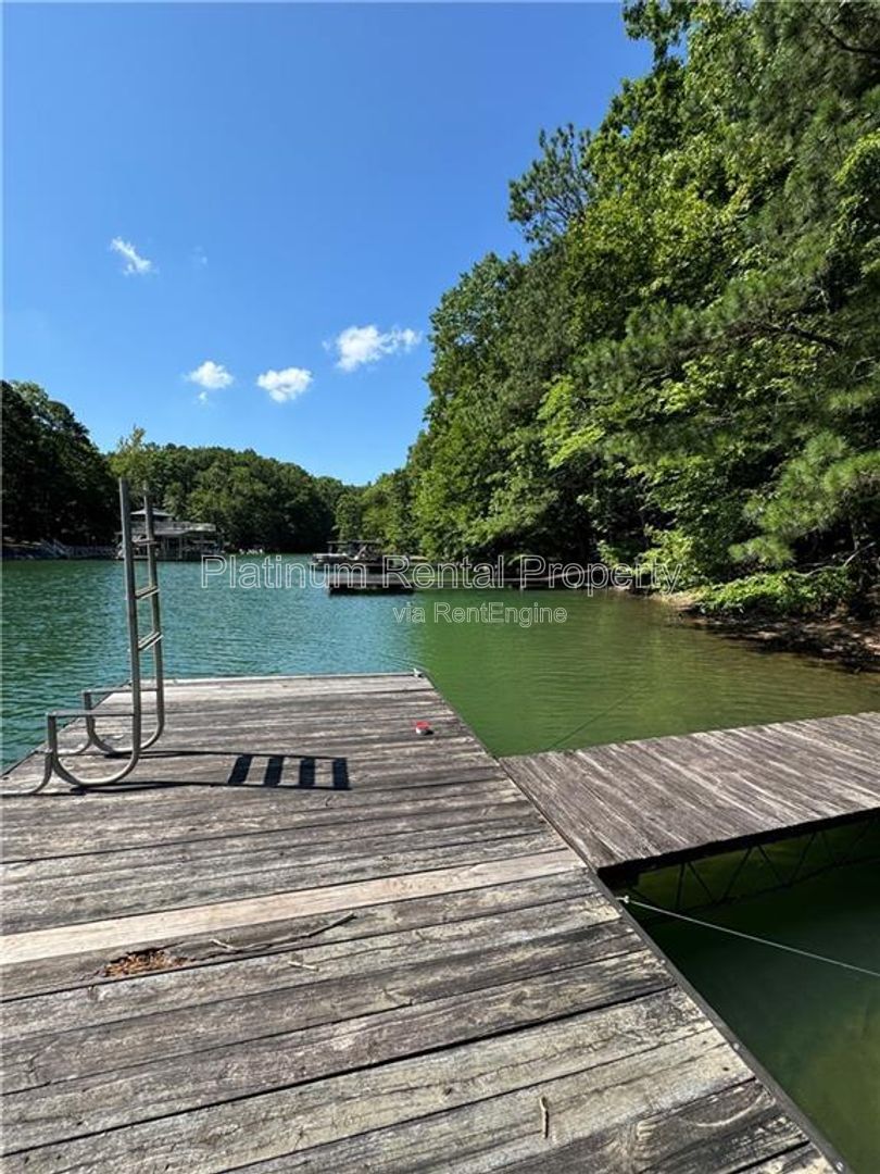 Amazing 1 Bedroom END Unit Townhome on Lake Lanier in Buford by Platinum Property Management Services, Inc. property image