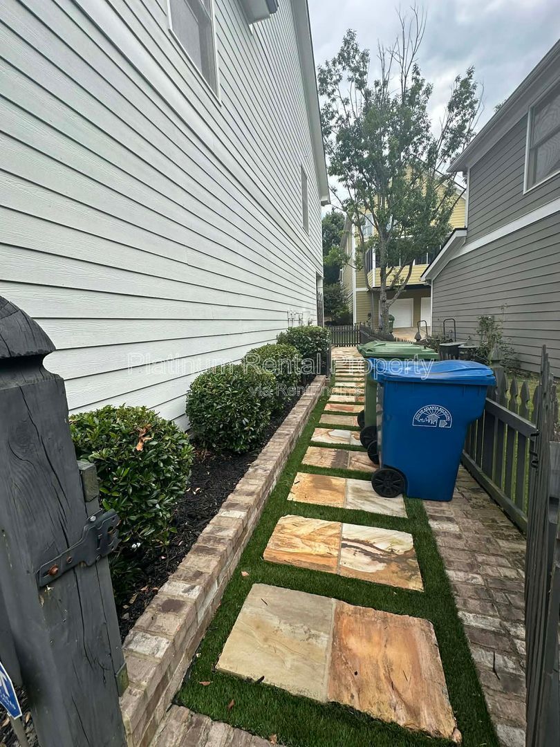 Amazing 3 bedroom home in Upper Westside Atlanta by Platinum Property Management Services, Inc. property image