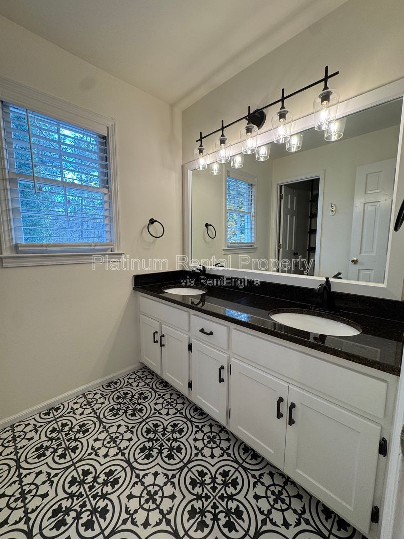 Beautiful, Updated 4 bedroom home in Lilburn by Platinum Property Management Services, Inc. property image