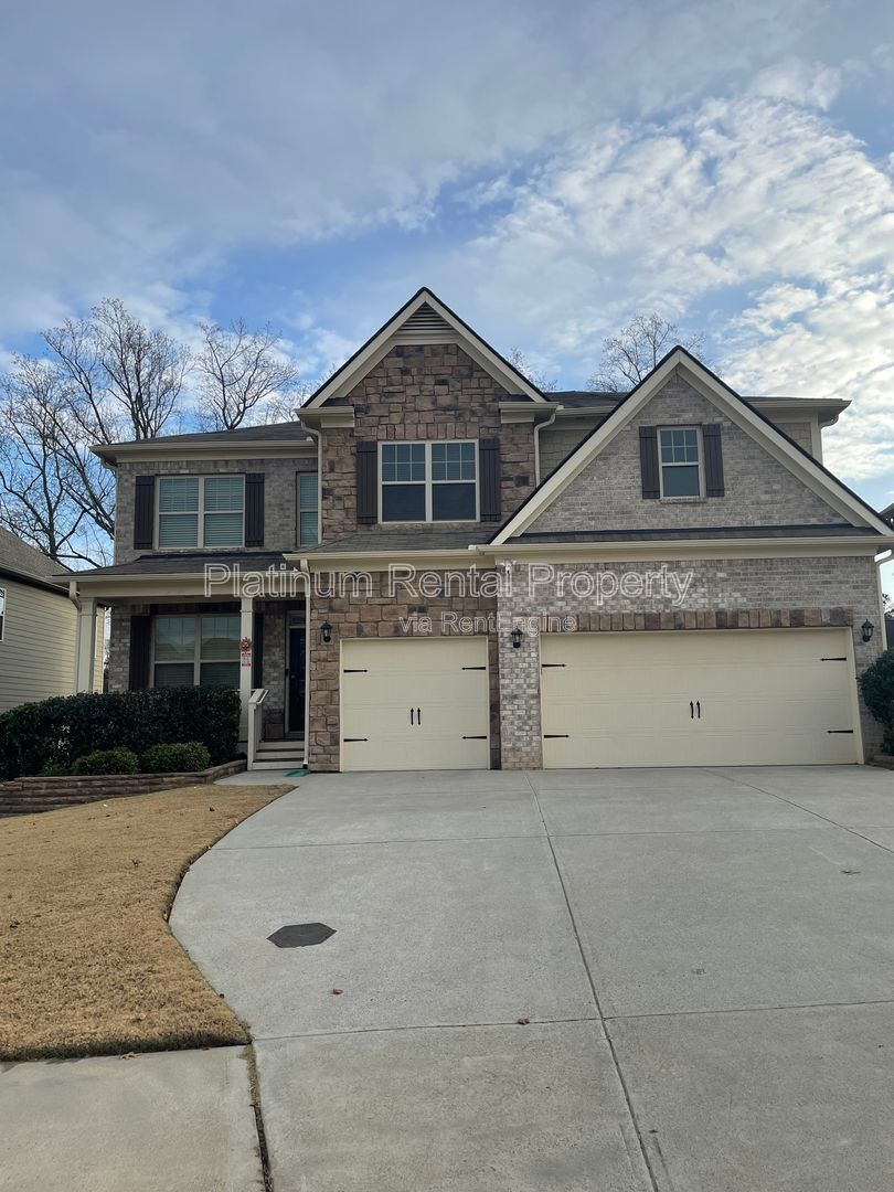 Spacious and immaculate 5-bedroom executive home in the heart of Cumming by Platinum Property Management Services, Inc. property image