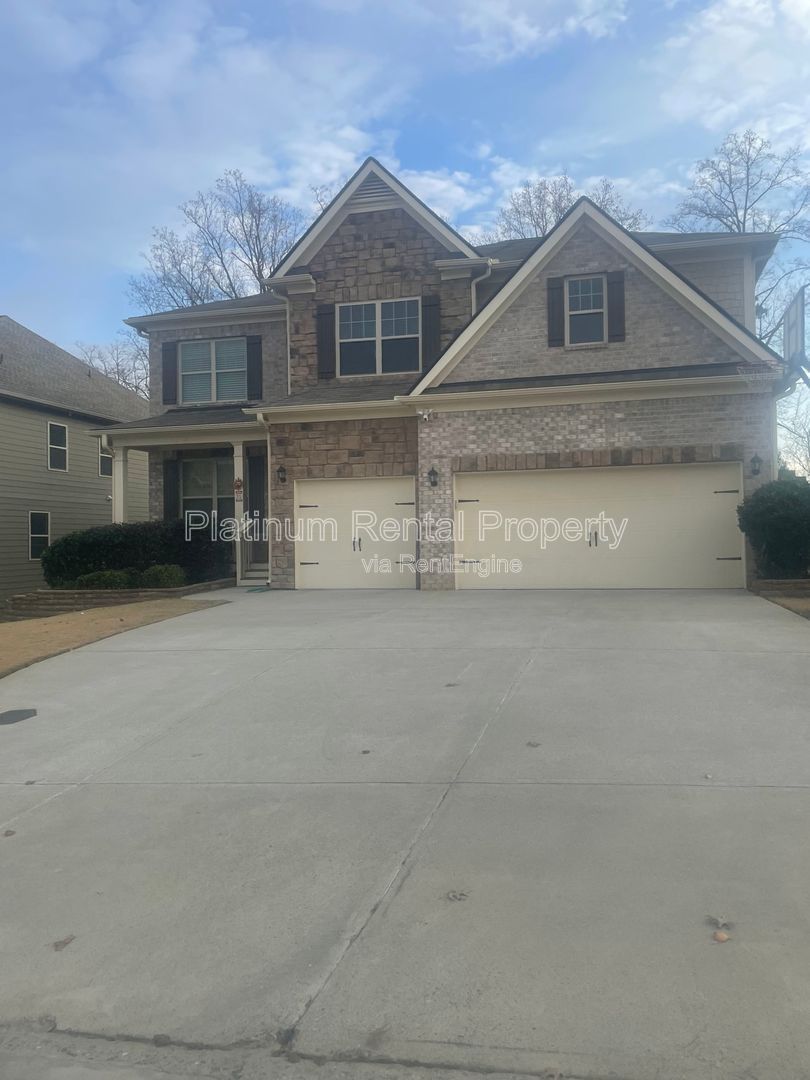 Spacious and immaculate 5-bedroom executive home in the heart of Cumming by Platinum Property Management Services, Inc. property image