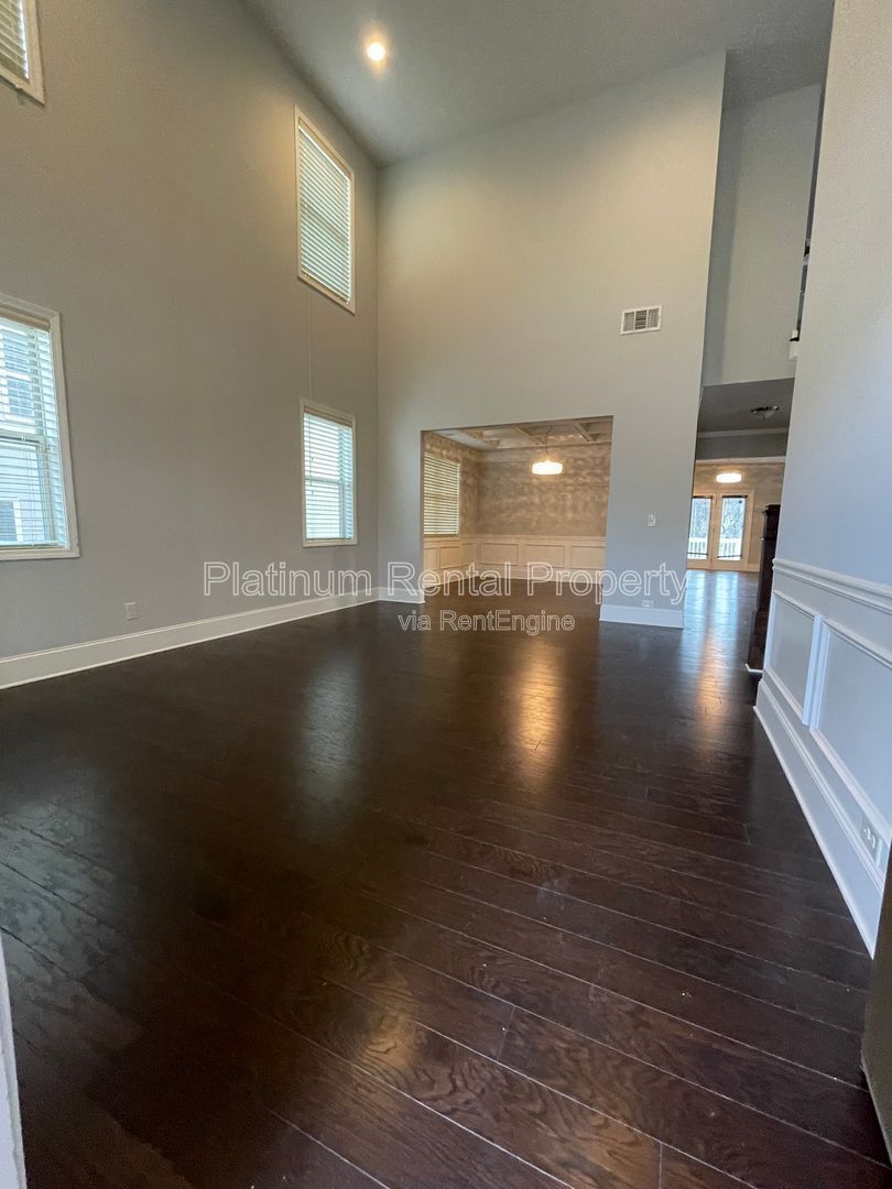 Spacious and immaculate 5-bedroom executive home in the heart of Cumming by Platinum Property Management Services, Inc. property image