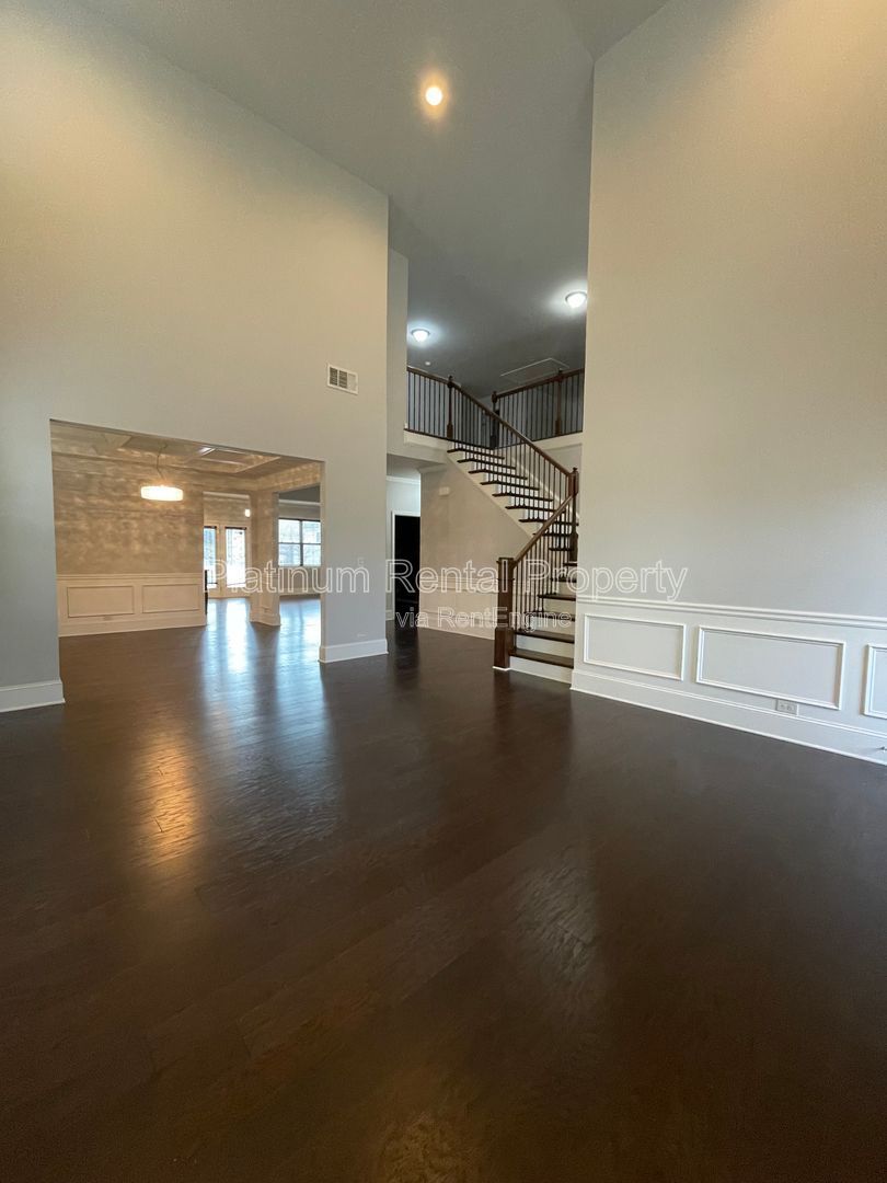 Spacious and immaculate 5-bedroom executive home in the heart of Cumming by Platinum Property Management Services, Inc. property image