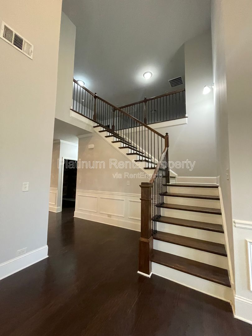 Spacious and immaculate 5-bedroom executive home in the heart of Cumming by Platinum Property Management Services, Inc. property image