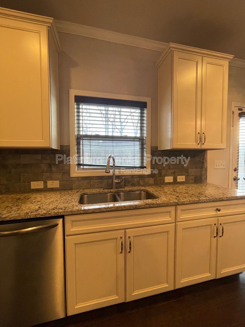 Spacious and immaculate 5-bedroom executive home in the heart of Cumming by Platinum Property Management Services, Inc. property image