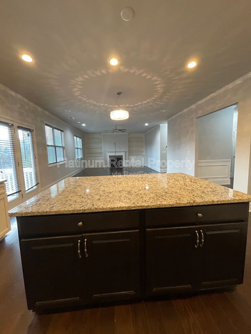 Spacious and immaculate 5-bedroom executive home in the heart of Cumming by Platinum Property Management Services, Inc. property image