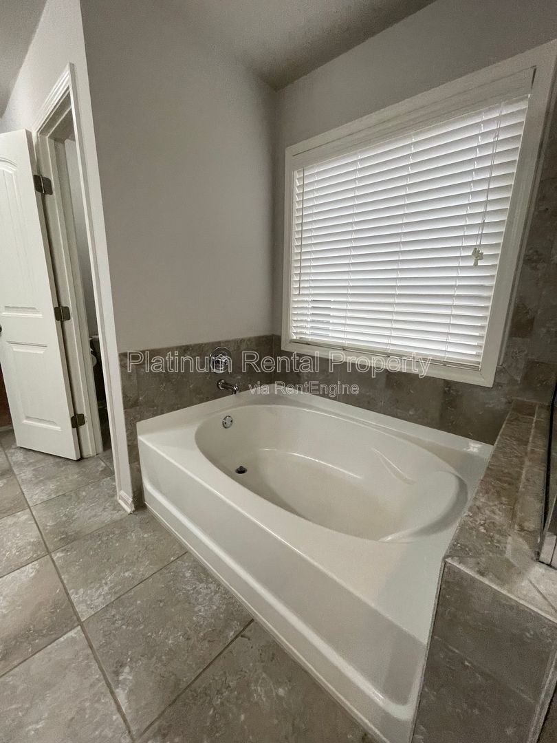 Spacious and immaculate 5-bedroom executive home in the heart of Cumming by Platinum Property Management Services, Inc. property image