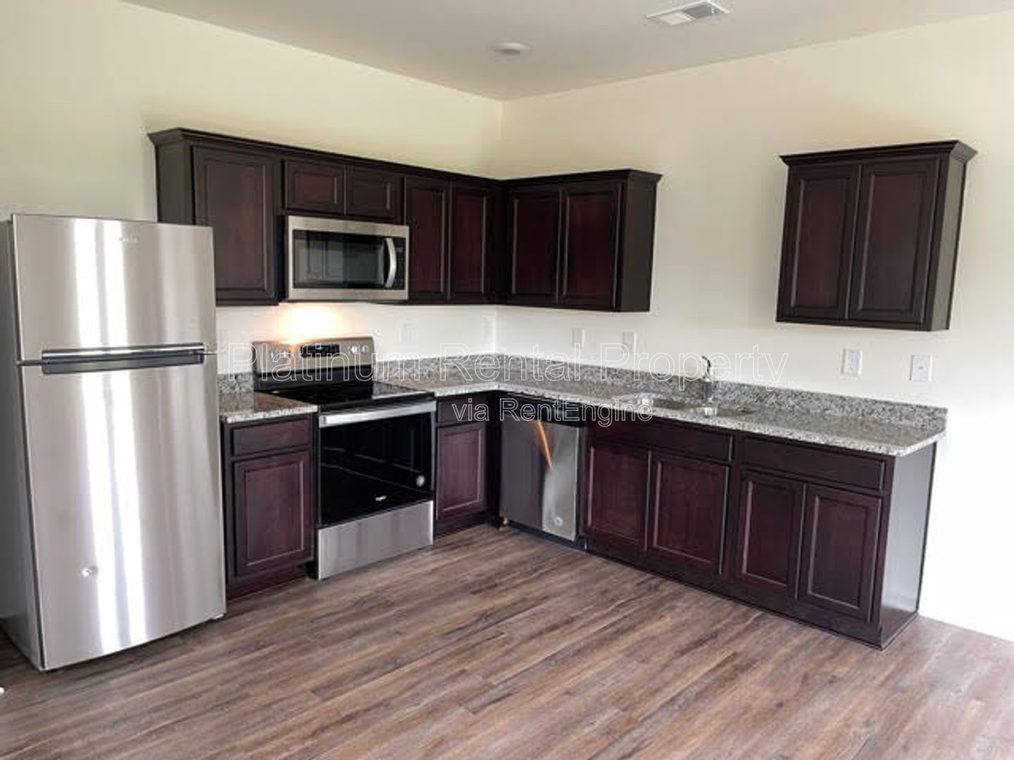 Fabulous 3 bedroom townhome in a convenient and desirable Cartersville location by Platinum Property Management Services, Inc. property image