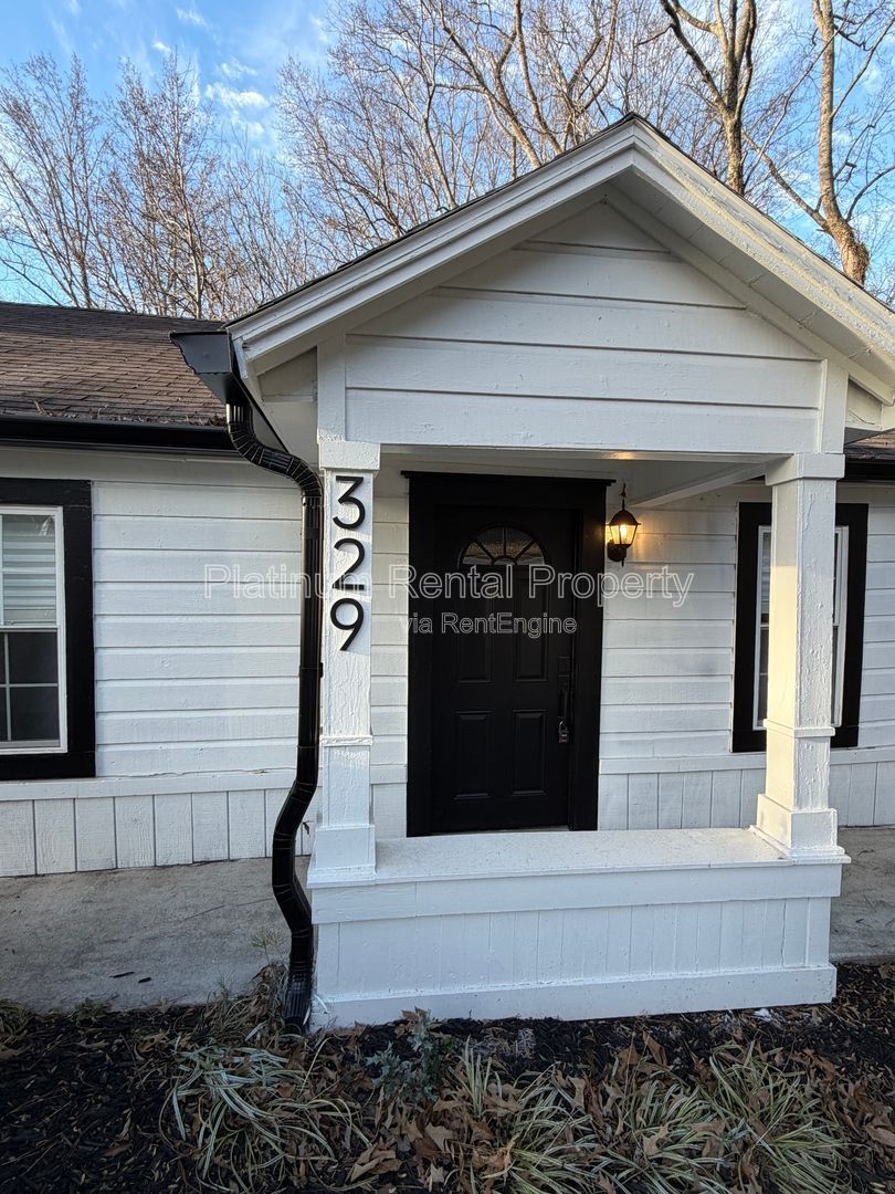 Adorable UPDATED 2 bedroom home near Downtown Cumming by Platinum Property Management Services, Inc. property image