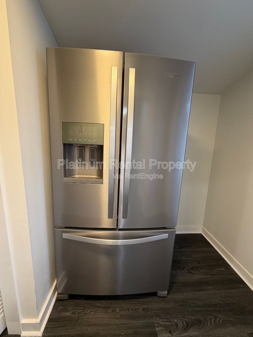 Adorable UPDATED 2 bedroom home near Downtown Cumming by Platinum Property Management Services, Inc. property image