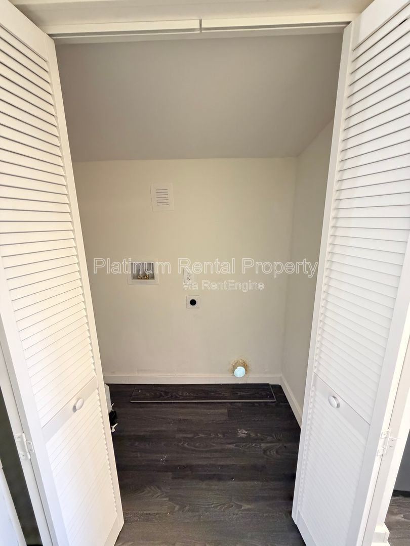 Adorable UPDATED 2 bedroom home near Downtown Cumming by Platinum Property Management Services, Inc. property image