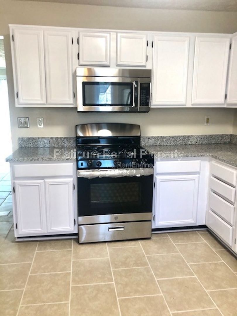 Gorgeous 2 bedroom townhome in prime Peachtree Corners location by Platinum Property Management Services, Inc. property image