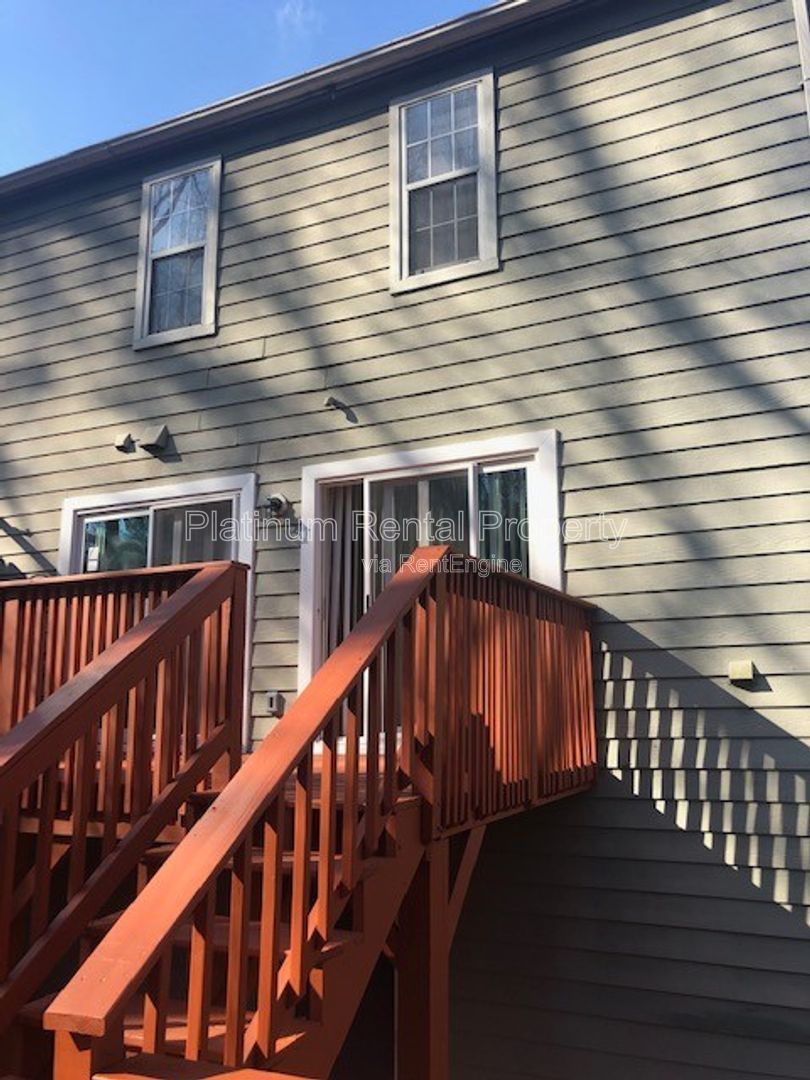 Gorgeous 2 bedroom townhome in prime Peachtree Corners location by Platinum Property Management Services, Inc. property image