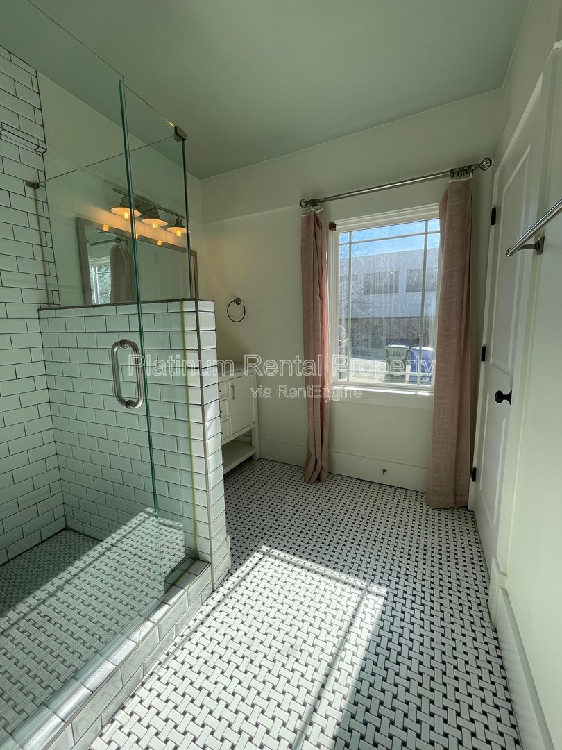 Charming, remodeled 1920's bungalow in the heart of south Atlanta, by Platinum Property Management Services, Inc. property image