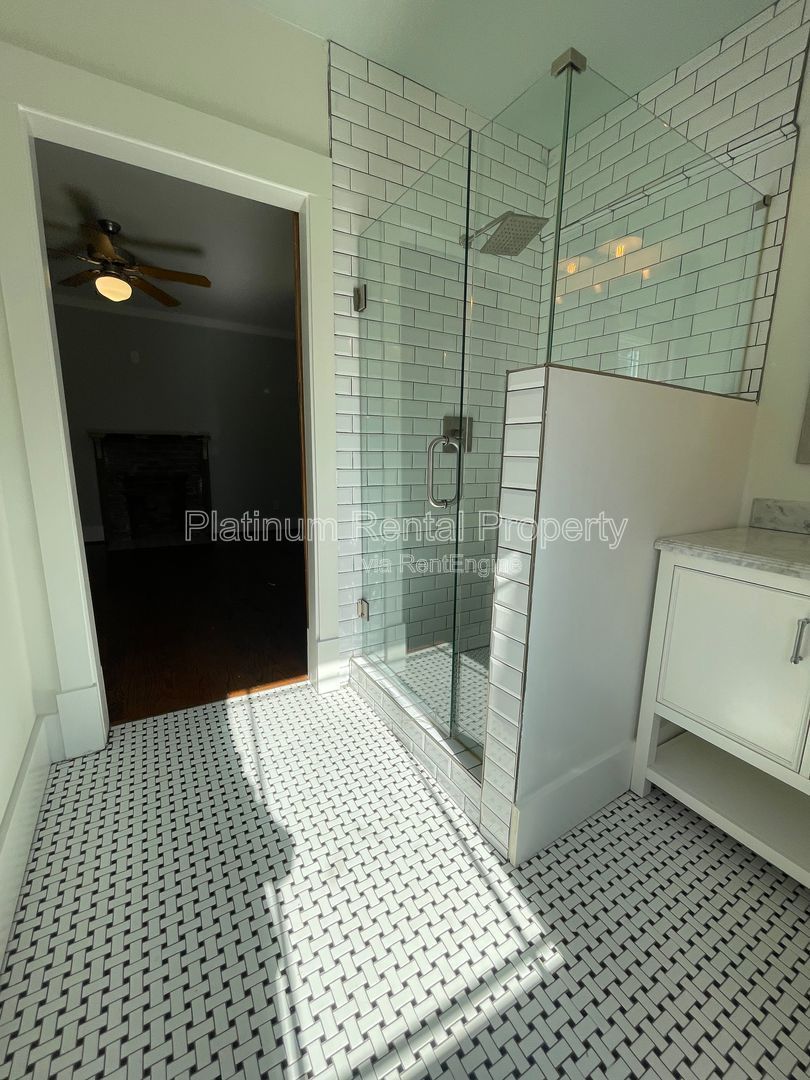 Charming, remodeled 1920's bungalow in the heart of south Atlanta, by Platinum Property Management Services, Inc. property image