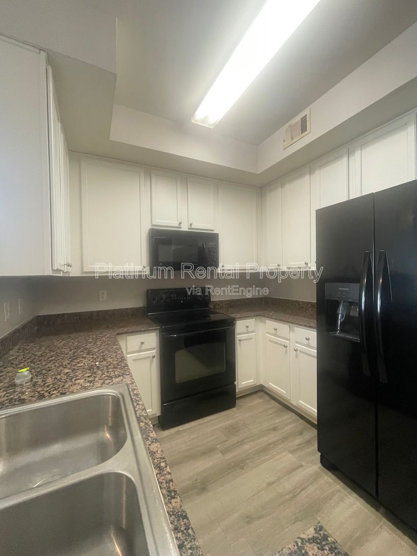 Amazing one bedroom condo in south Fulton, available NOW, but Platinum Property Management Services, Inc. property image