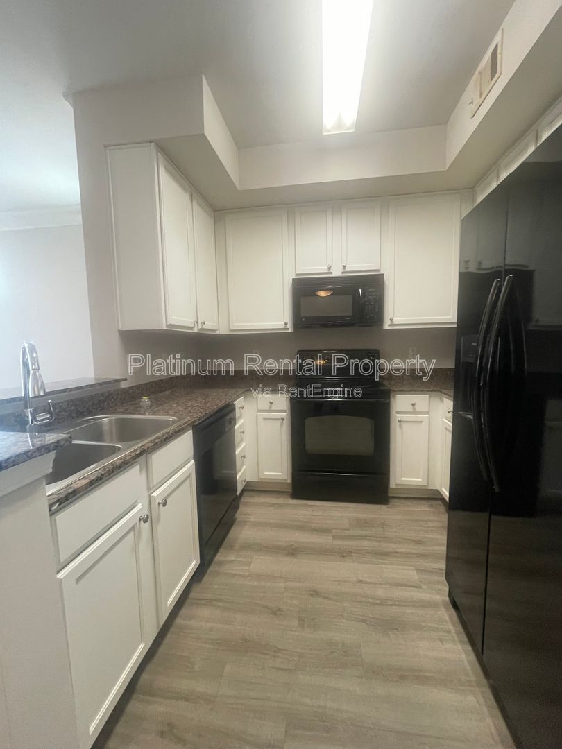 Amazing one bedroom condo in south Fulton, available NOW, but Platinum Property Management Services, Inc. property image