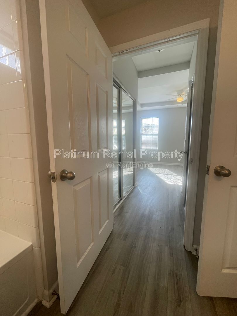 Amazing one bedroom condo in south Fulton, available NOW, but Platinum Property Management Services, Inc. property image