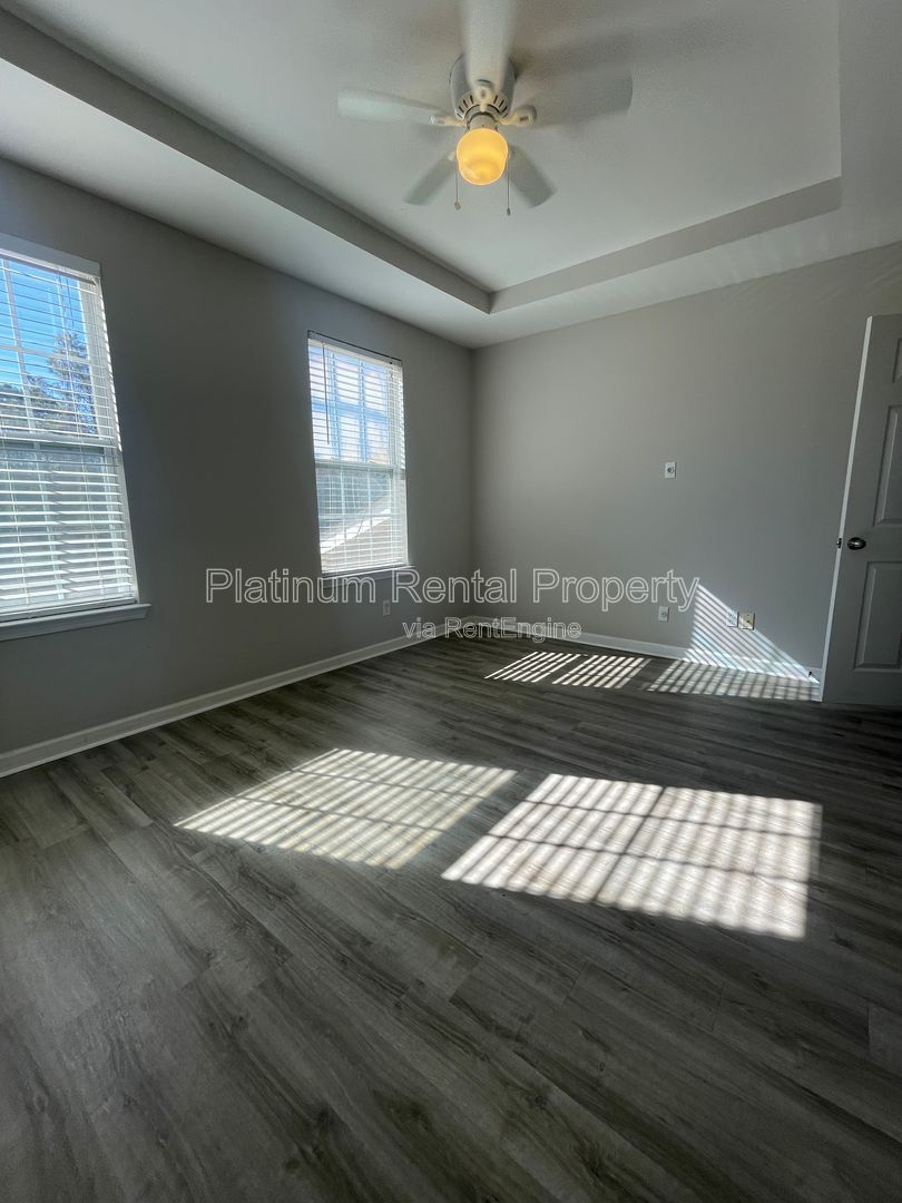 Amazing one bedroom condo in south Fulton, available NOW, but Platinum Property Management Services, Inc. property image