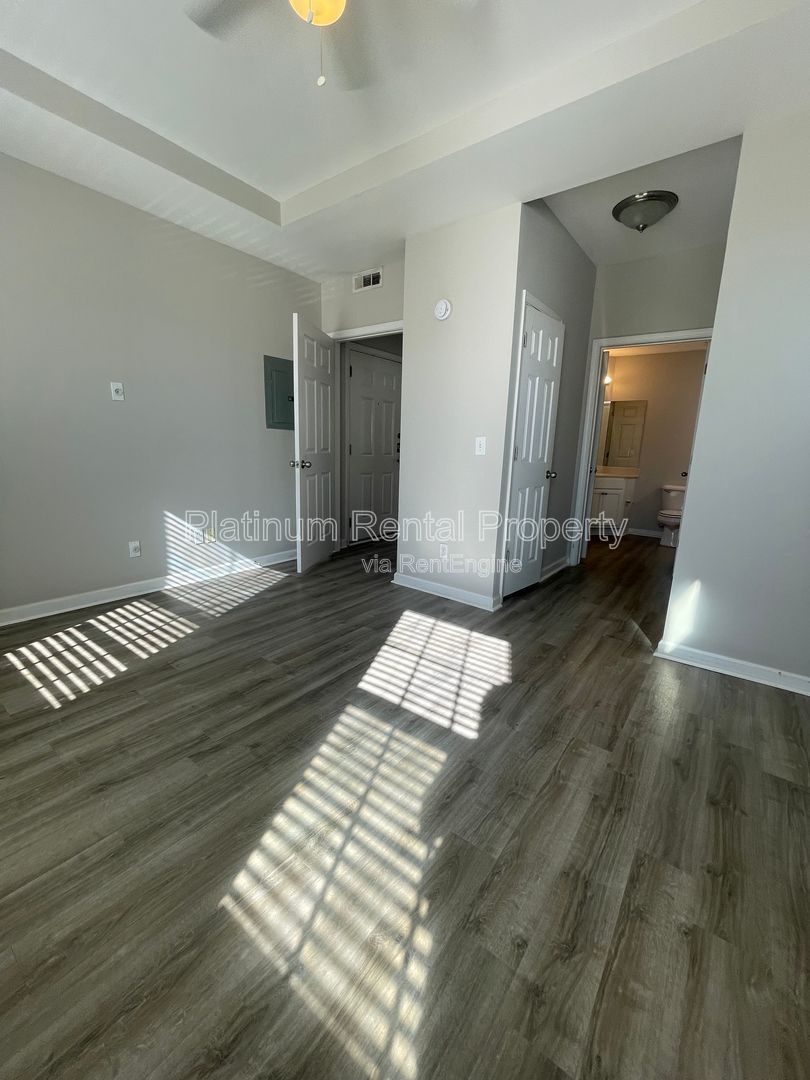 Amazing one bedroom condo in south Fulton, available NOW, but Platinum Property Management Services, Inc. property image