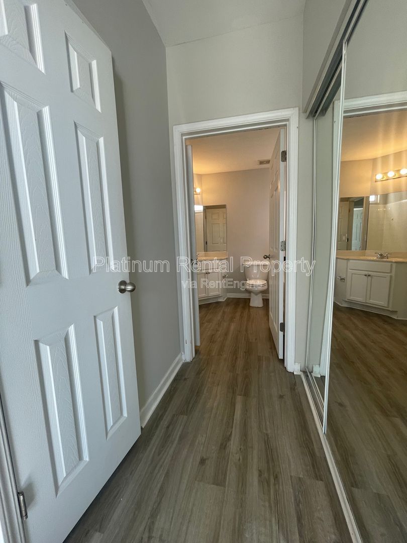 Amazing one bedroom condo in south Fulton, available NOW, but Platinum Property Management Services, Inc. property image