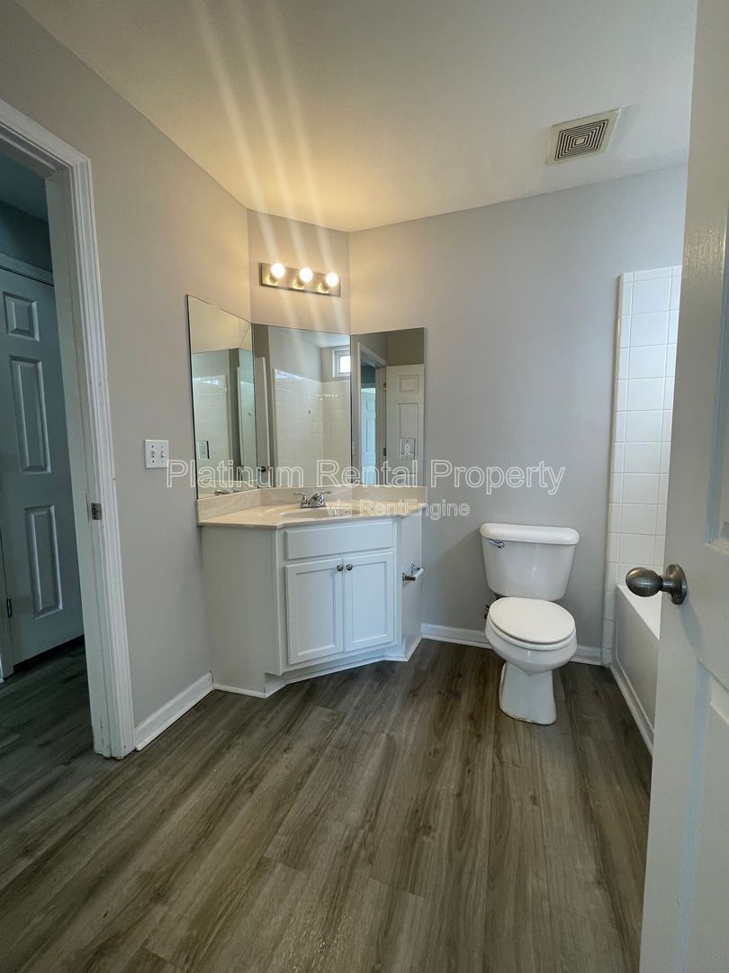 Amazing one bedroom condo in south Fulton, available NOW, but Platinum Property Management Services, Inc. property image