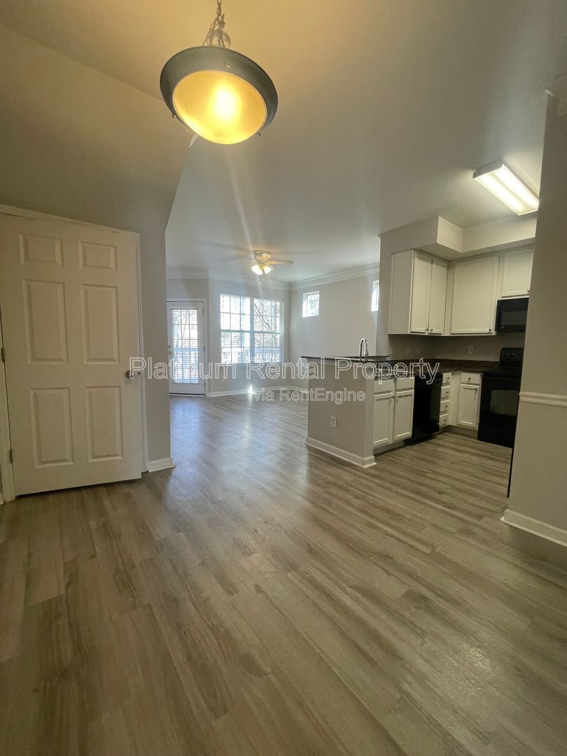 Amazing one bedroom condo in south Fulton, available NOW, but Platinum Property Management Services, Inc. property image