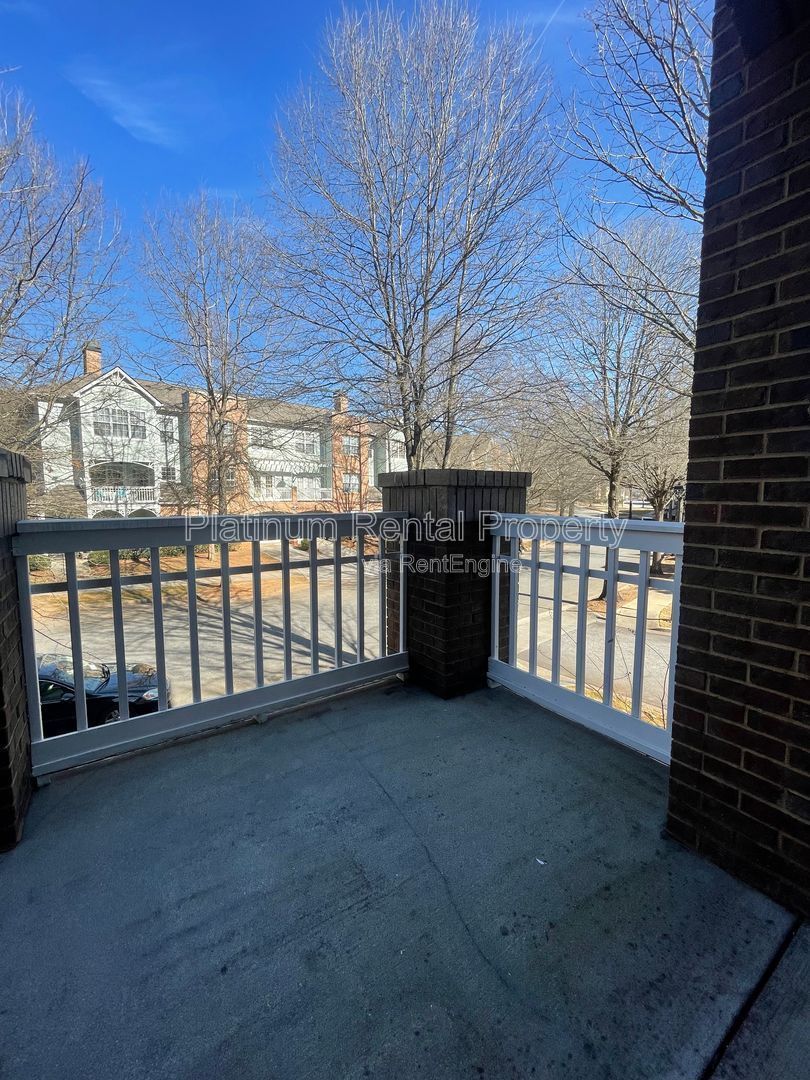 Amazing one bedroom condo in south Fulton, available NOW, but Platinum Property Management Services, Inc. property image