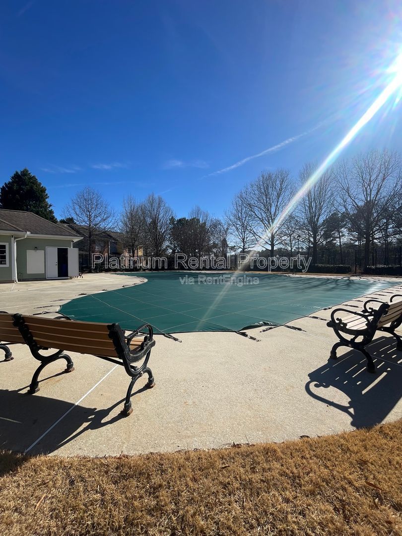 Amazing one bedroom condo in south Fulton, available NOW, but Platinum Property Management Services, Inc. property image