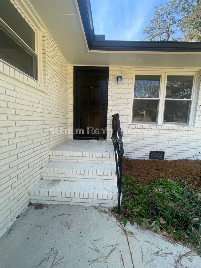 Simply exquisite, 1960's brick ranch on a basement in fantastic Cascade location, by Platinum Property Management Services, Inc. property image