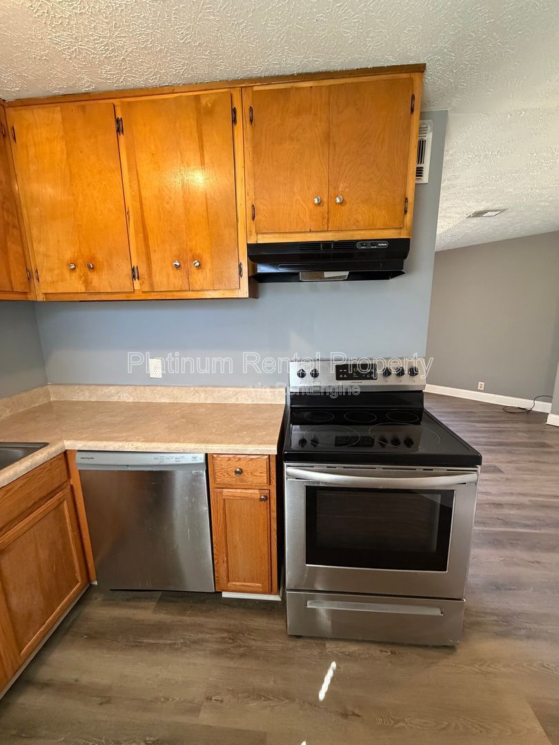 Well maintained 2 bedroom unit in Monroe for rent by Platinum Property Management Services, Inc. property image