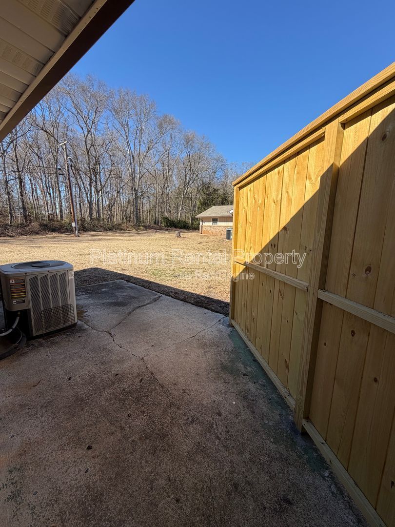 Well maintained 2 bedroom unit in Monroe for rent by Platinum Property Management Services, Inc. property image