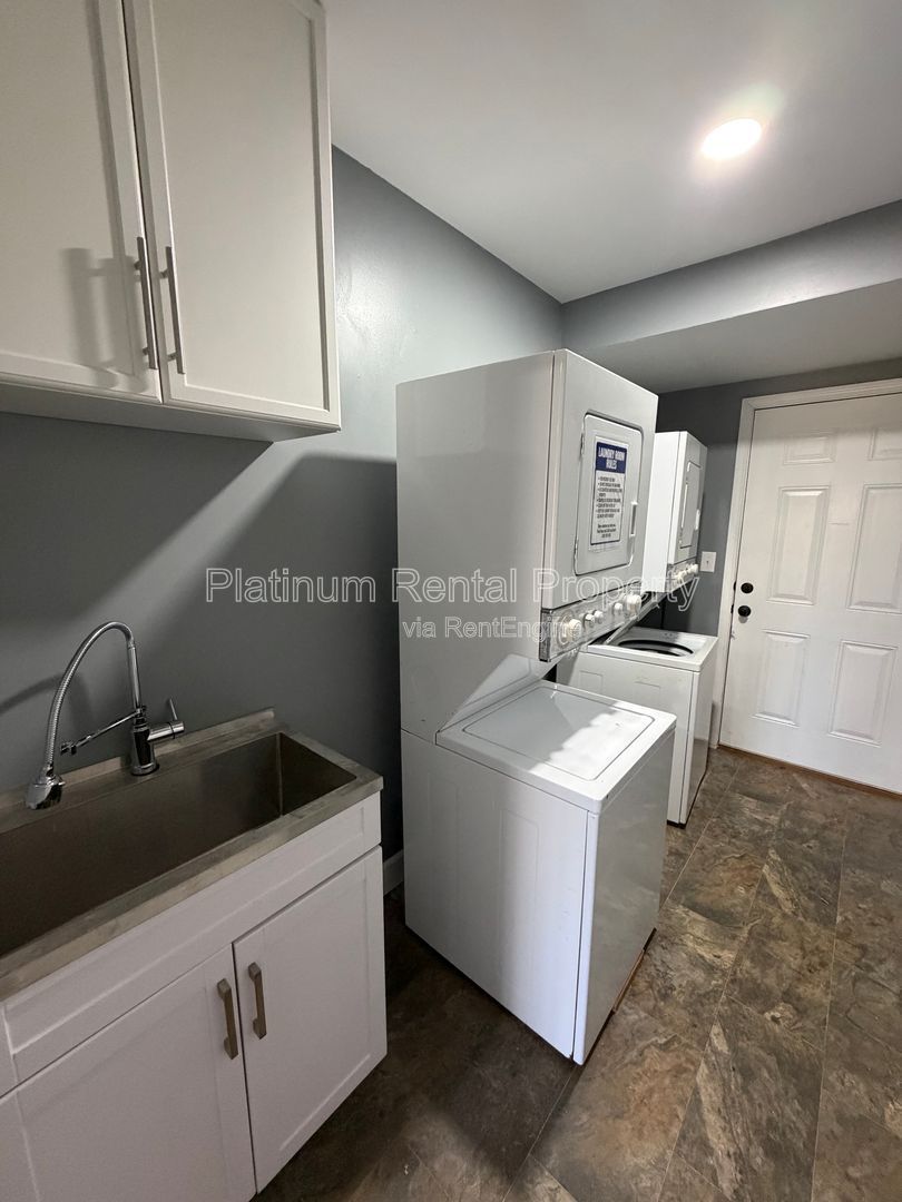 Completely UPDATED 2 bedroom unit in Monroe for rent by Platinum Property Management Services, Inc. property image